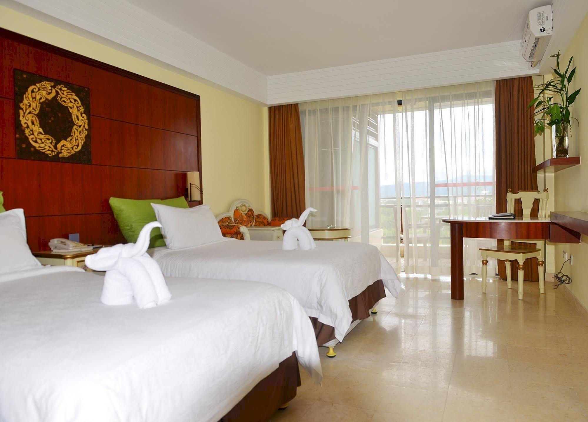 Xinglong Old Banyan Hotel - Wanning Exterior photo